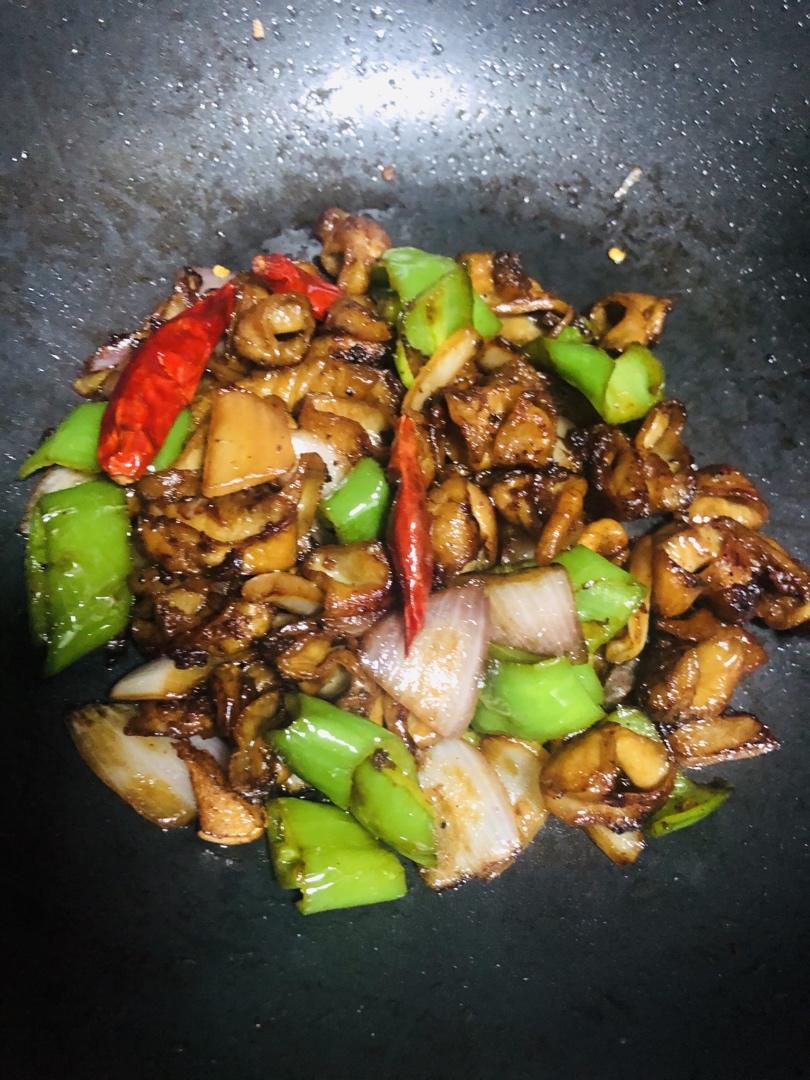 好吃到爆火爆肥肠