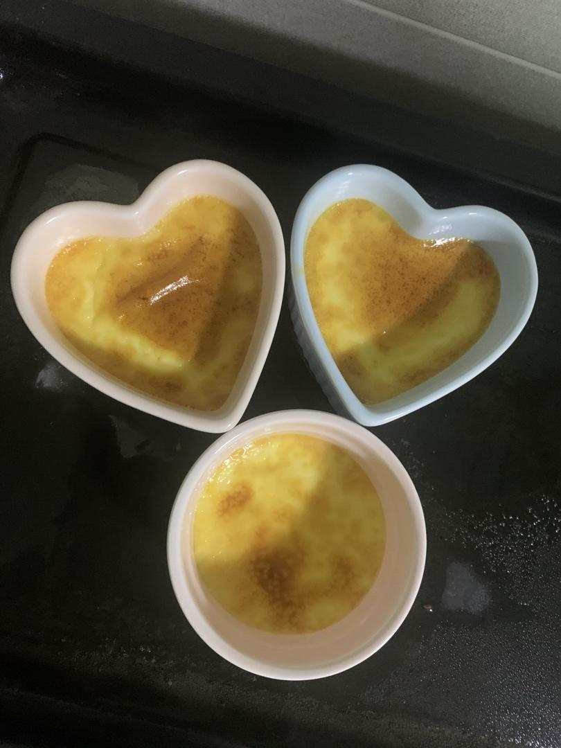 Crèmebrulée。法式烤布雷。焦糖布丁。