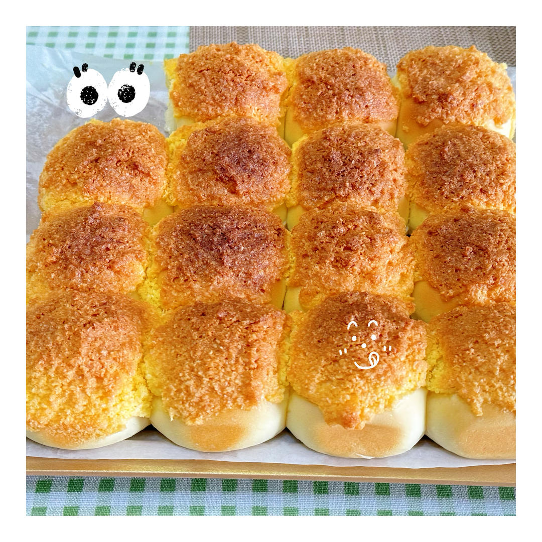 椰蓉小餐包。柔软拉丝，椰香浓郁