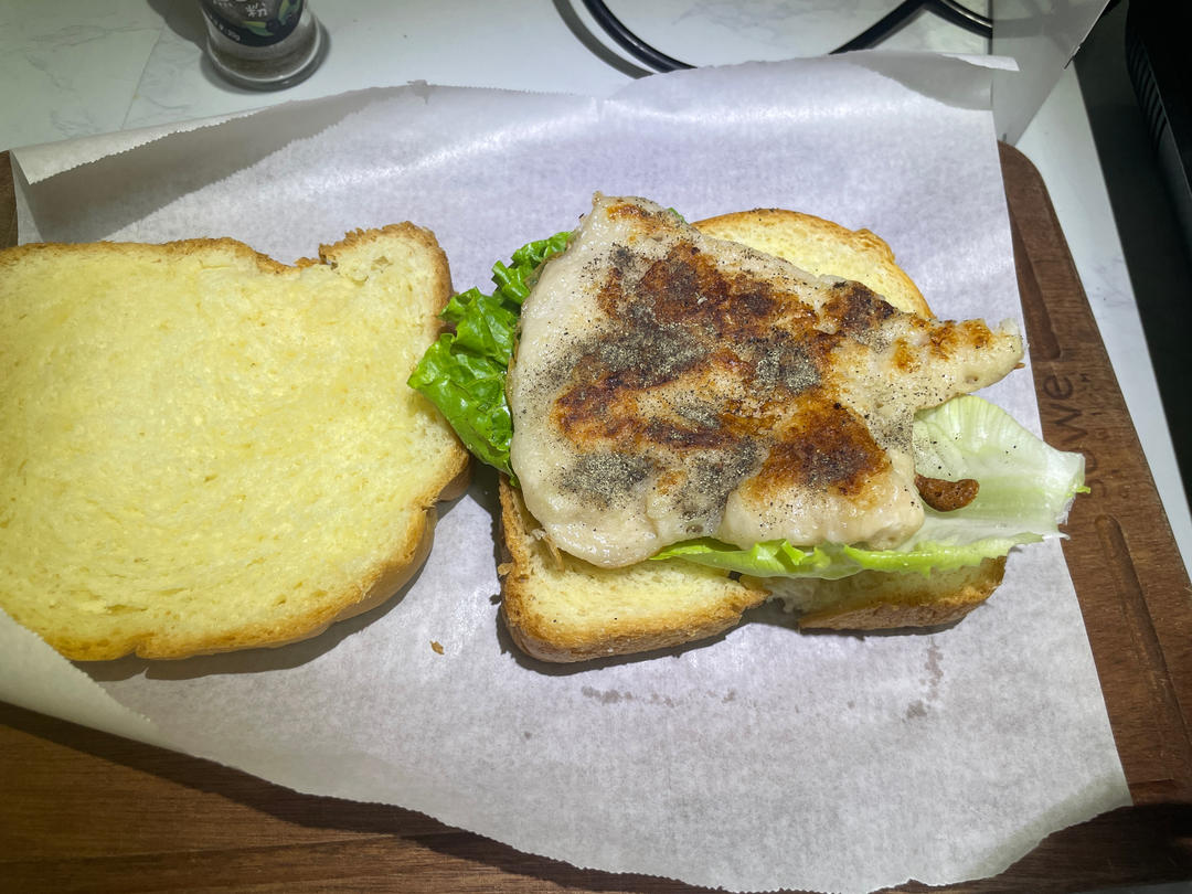 懒人工作日早餐-鸡排煎蛋三明治