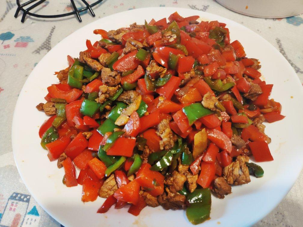 彩椒炒肉（柿子椒炒肉）