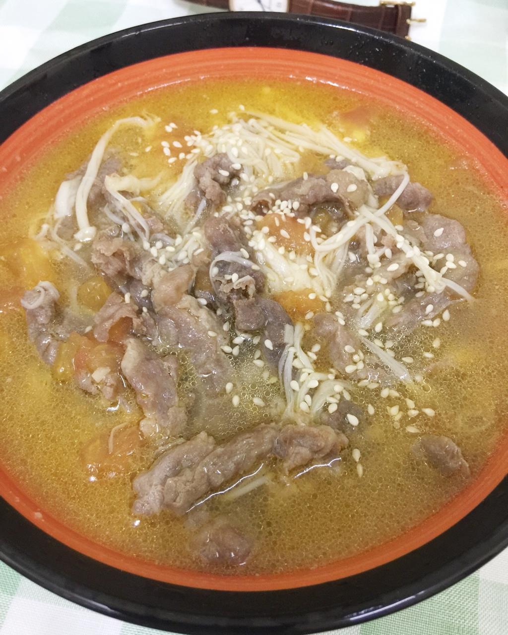酸汤肥牛金针菇