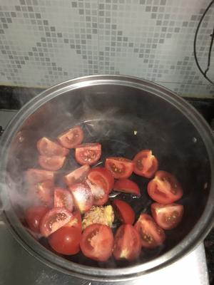 西红柿紫菜肉片汤的做法 步骤4