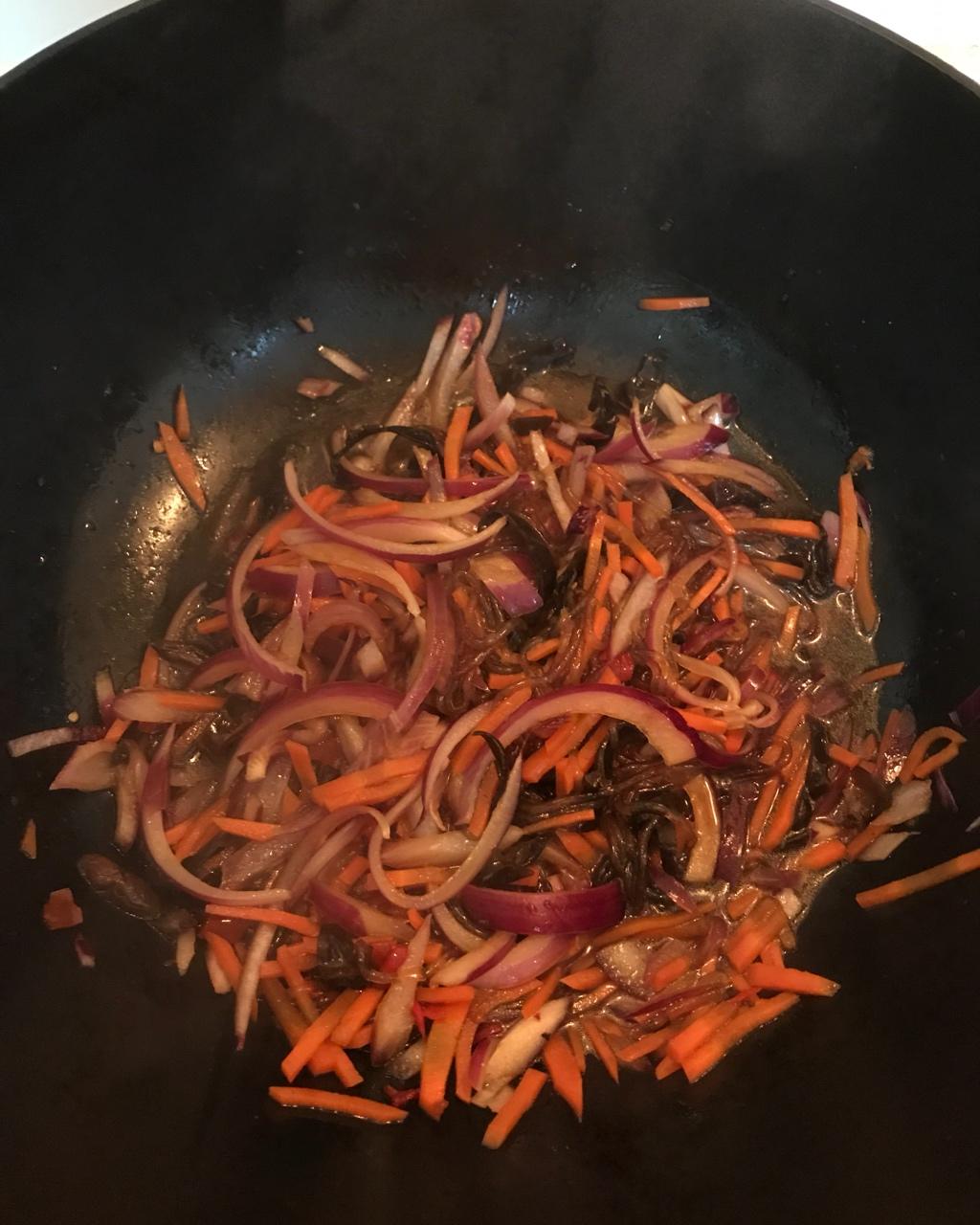 快手红薯粉丝炒杂菜——韩式拌饭的另一种topping
