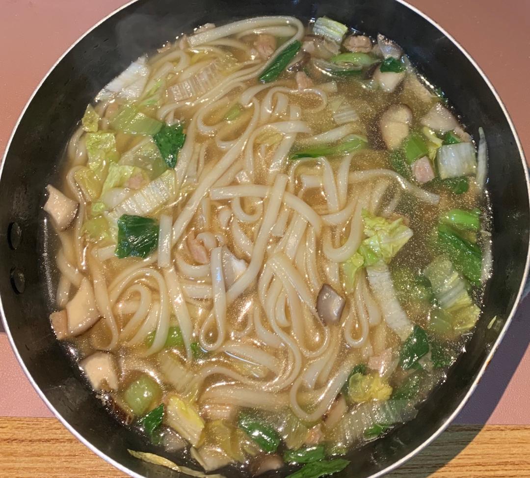 冬天来一碗热乎乎的时蔬热汤面吧[蔬菜面/热汤面]