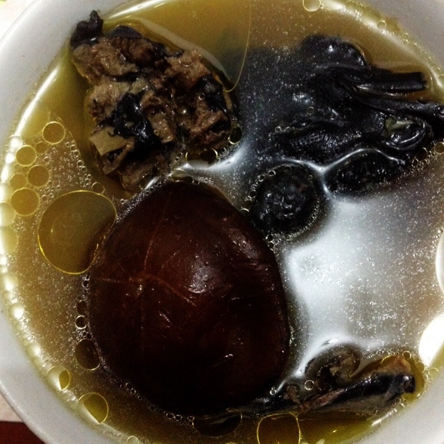 枸杞红枣乌鸡汤