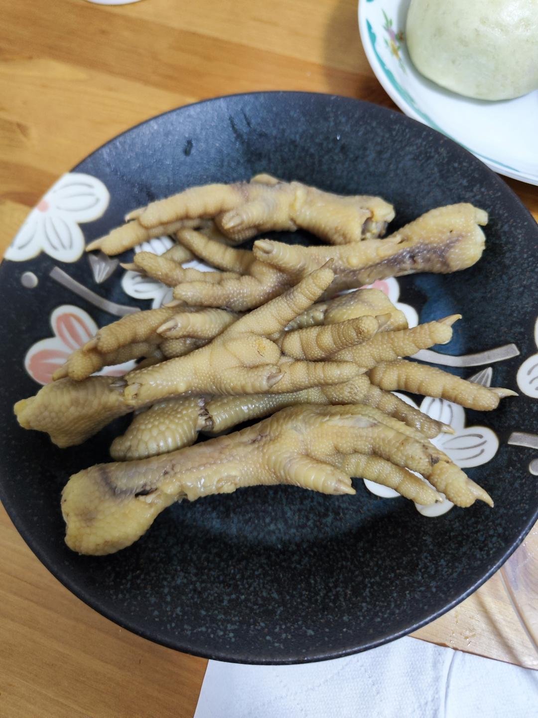 糟卤拼盘（鹌鹑蛋、鸡爪、鸭胗、毛豆、花生）
