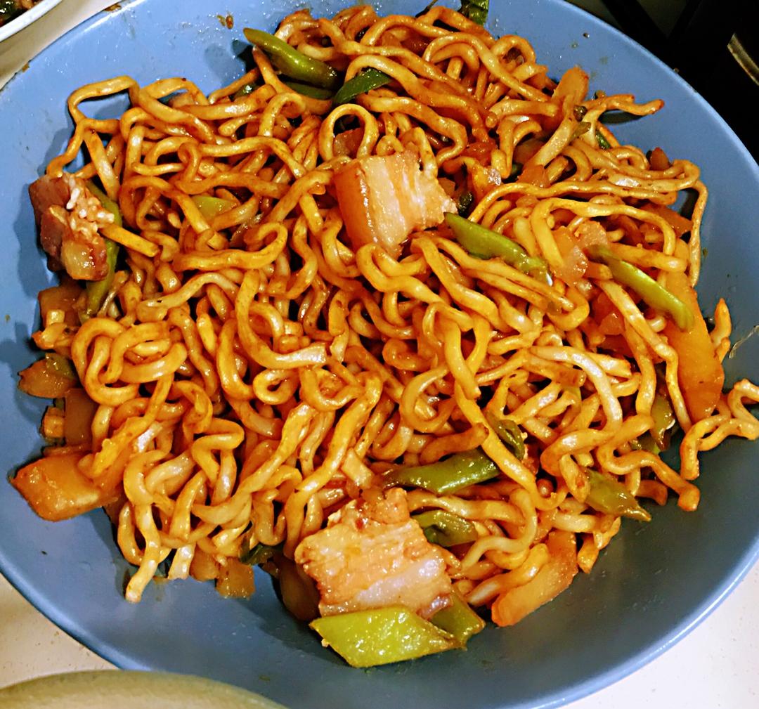 五花肉豆角土豆焖面