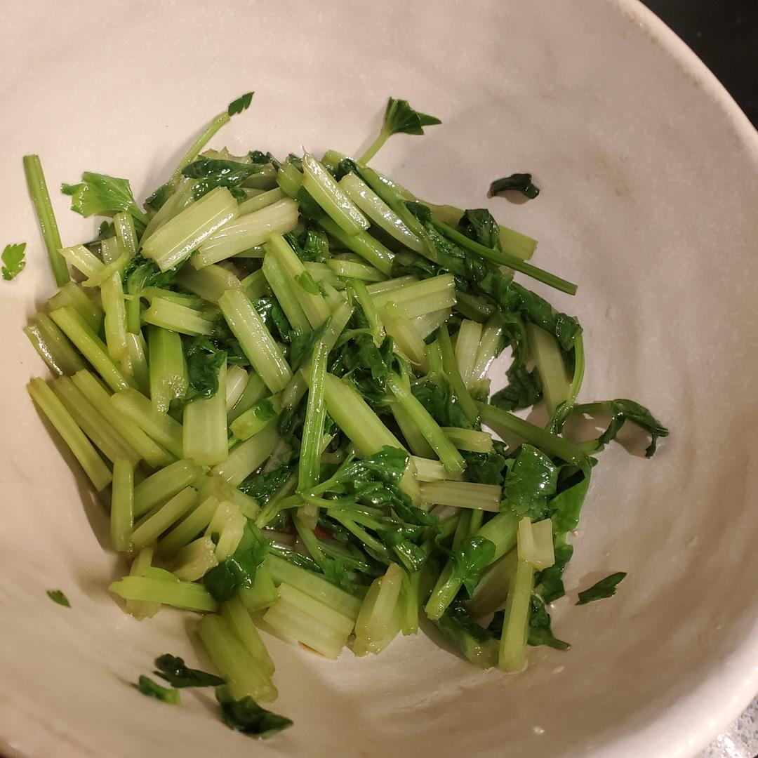 生病时唯一想吃的菜-凉拌芹菜