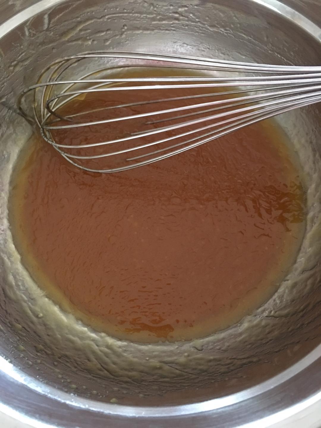 75g莲蓉蛋黄月饼的做法 步骤1