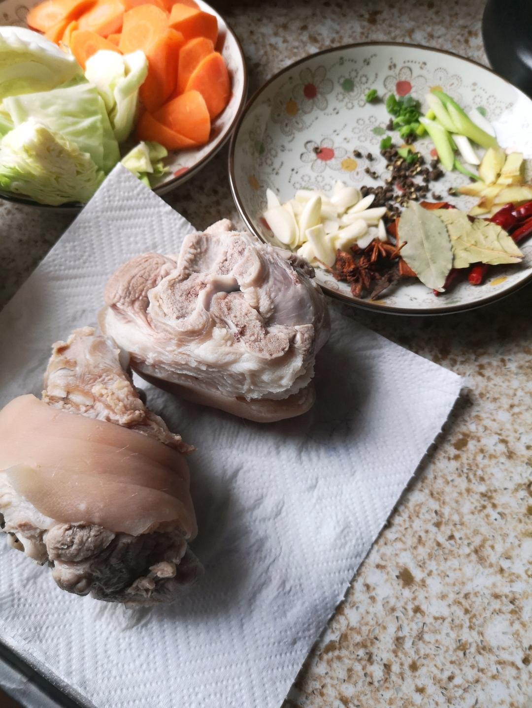 【红烧肘子】（家庭版卤蹄膀）