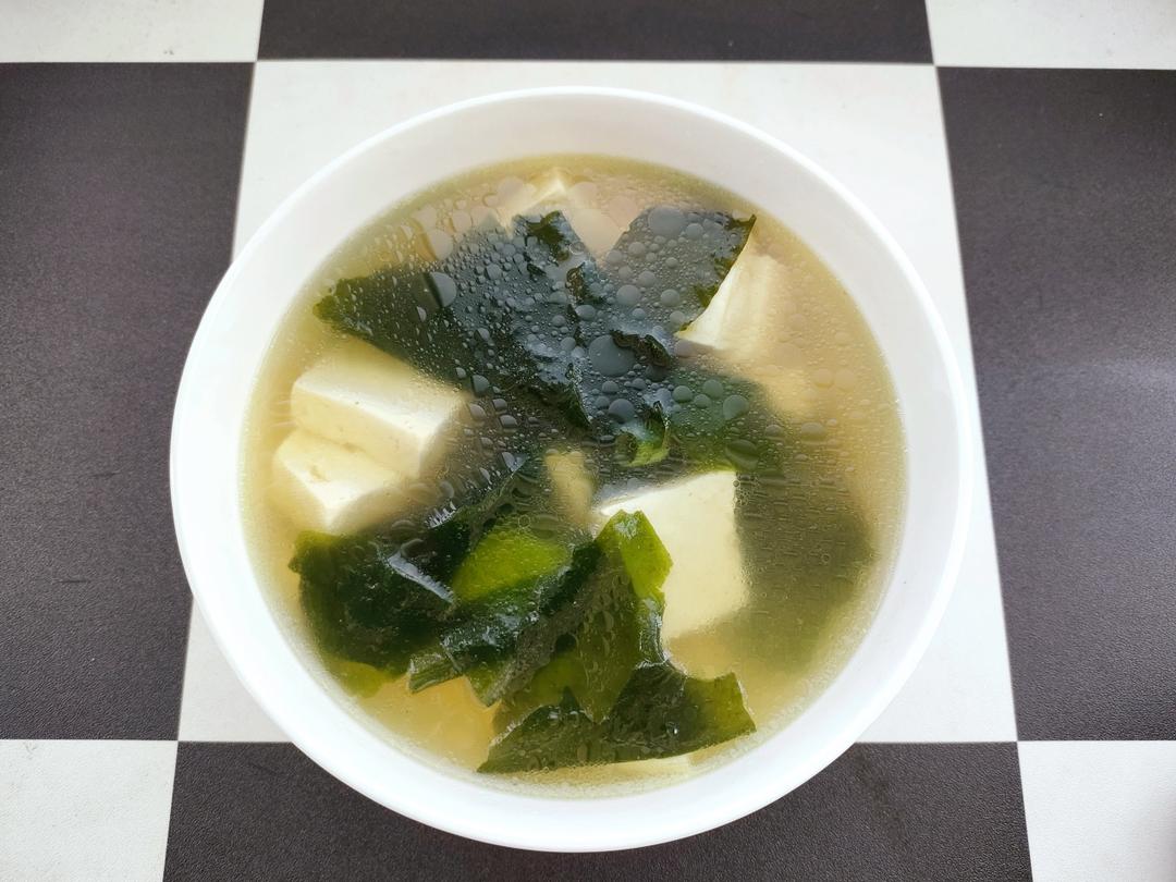 裙带菜豆腐汤