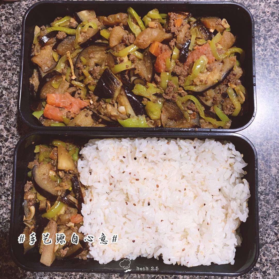 番茄青椒炒茄子