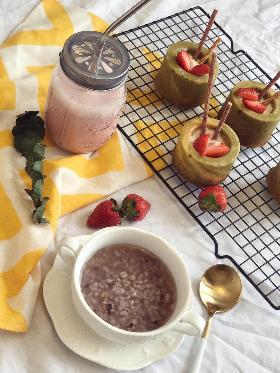 双色抹茶酸奶杯