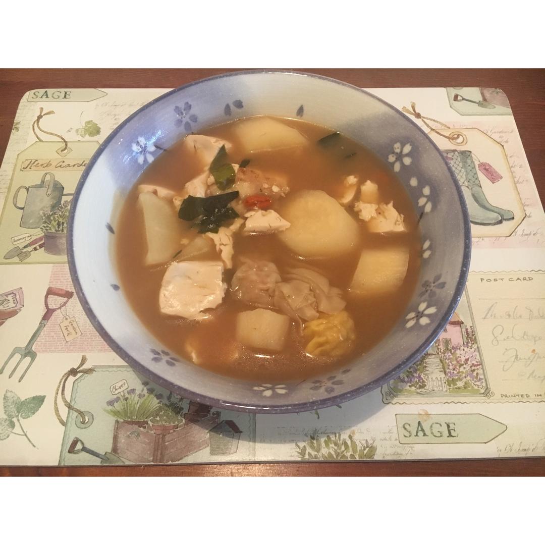 鲫鱼萝卜豆腐汤