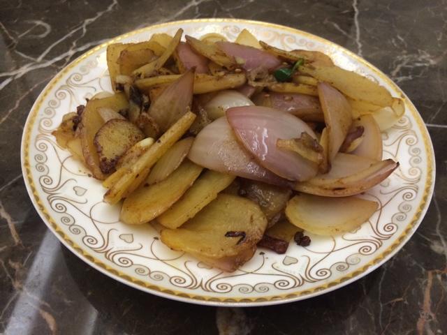 边吃边流泪的「孜然土豆片」