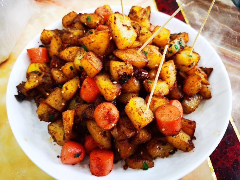 巨好吃的孜然火腿土豆丁