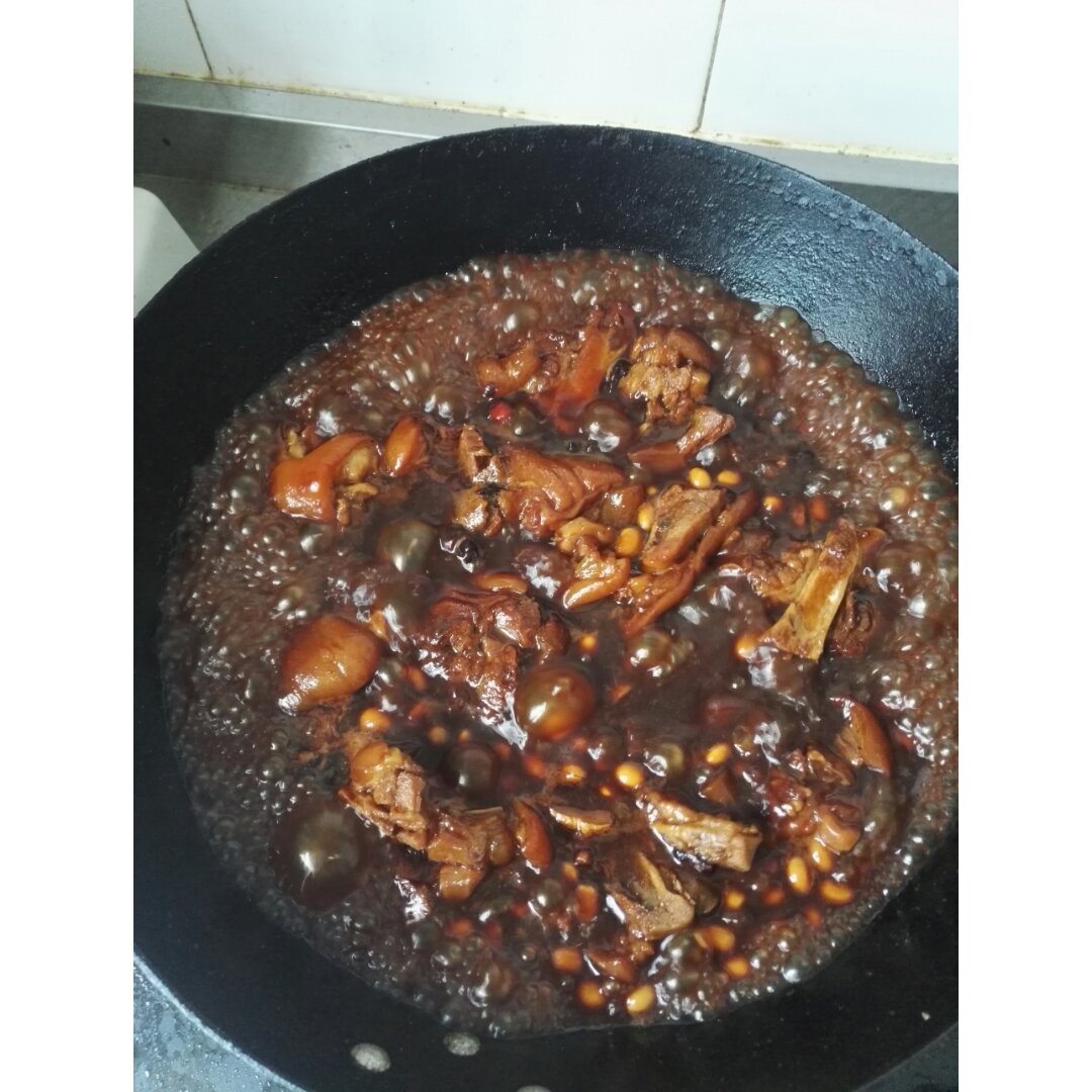 美味的家常菜：红烧猪蹄