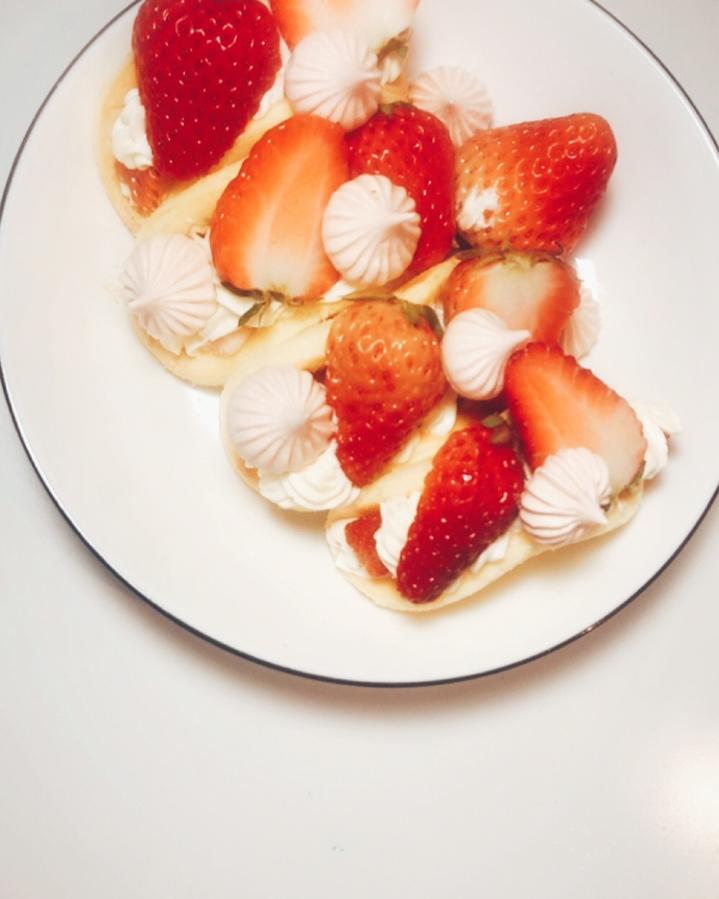 ins版大热的草莓pancake（松饼）