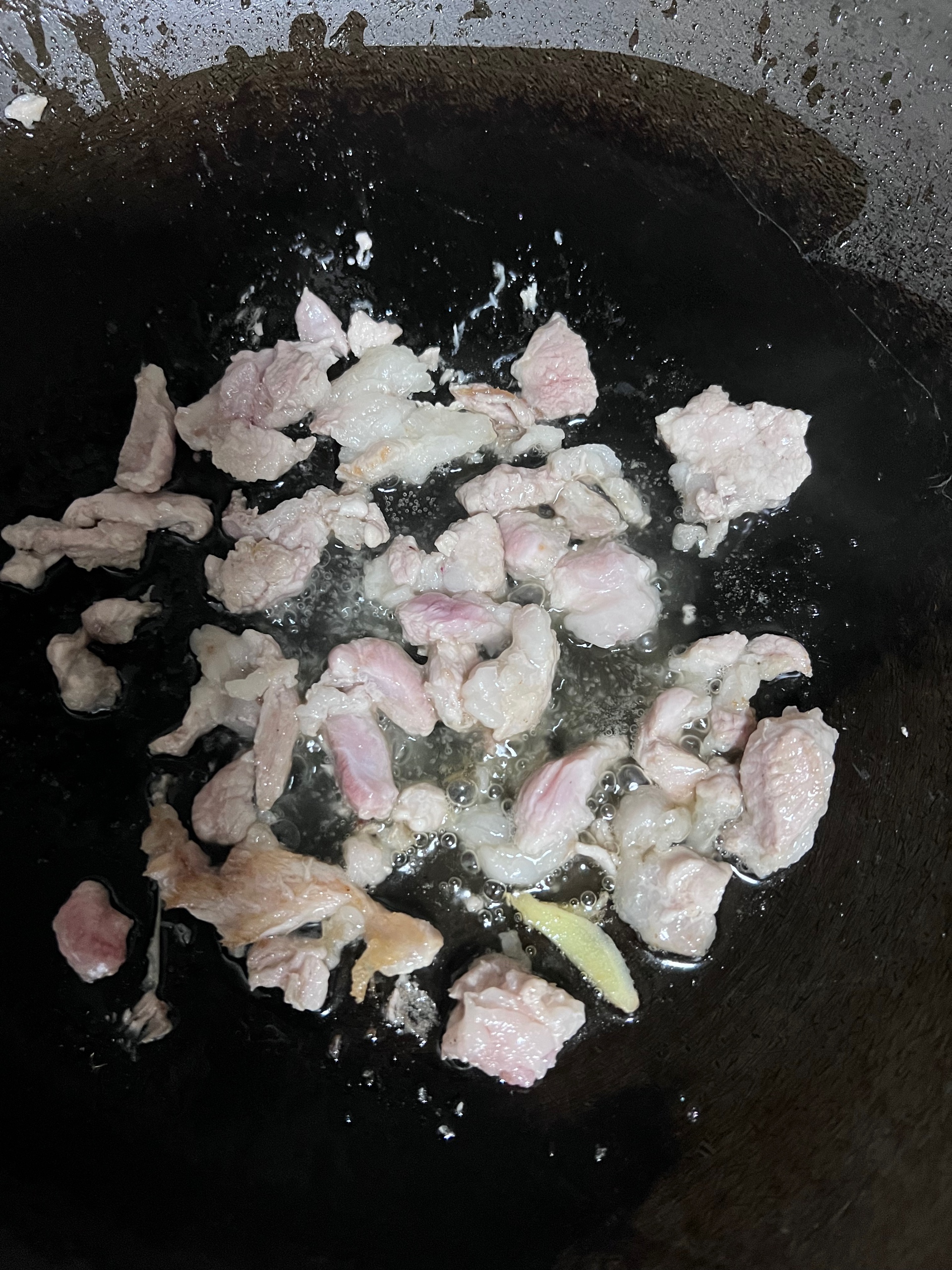 五花肉焖白豆角的做法 步骤2