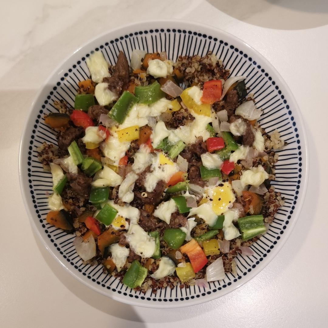 彩椒鹌鹑蛋焗藜麦饭