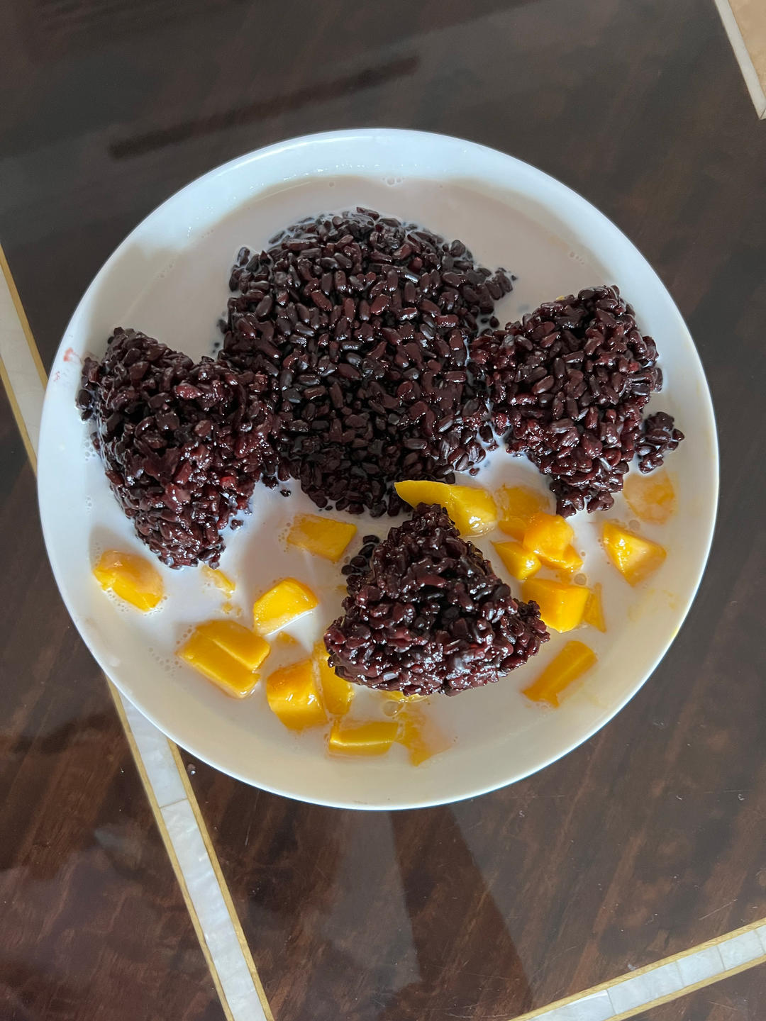 在家自制满记甜品--芒果椰汁黑糯米