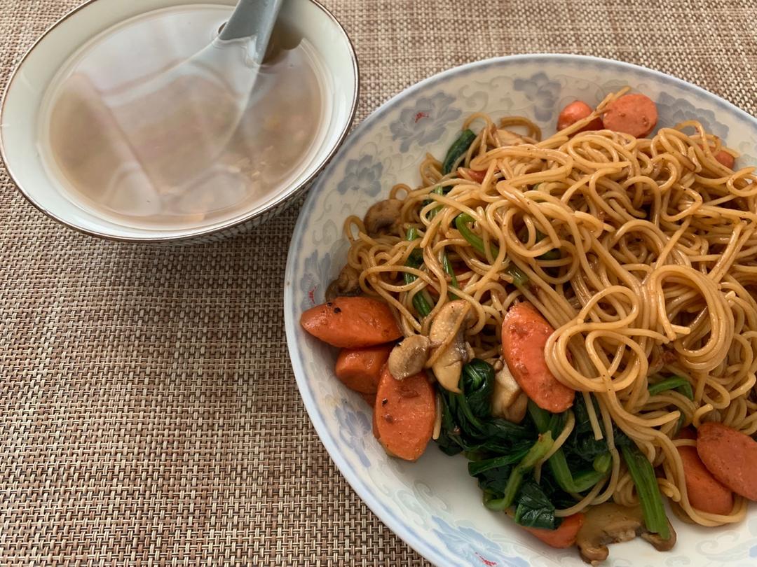 黑胡椒香肠意大利面