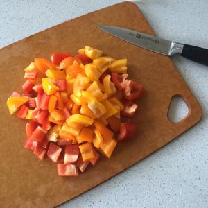 牛油果彩椒蔬菜沙拉（低卡哟！）的做法 步骤3