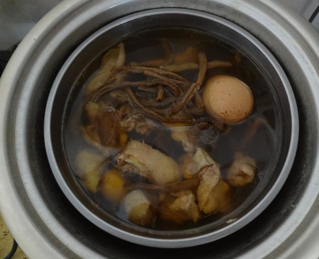 茶树菇蒸母鸡汤的做法