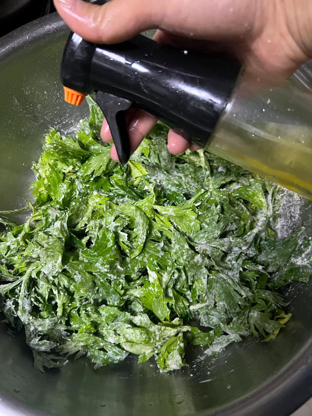 粉蒸芹菜叶的做法 步骤5