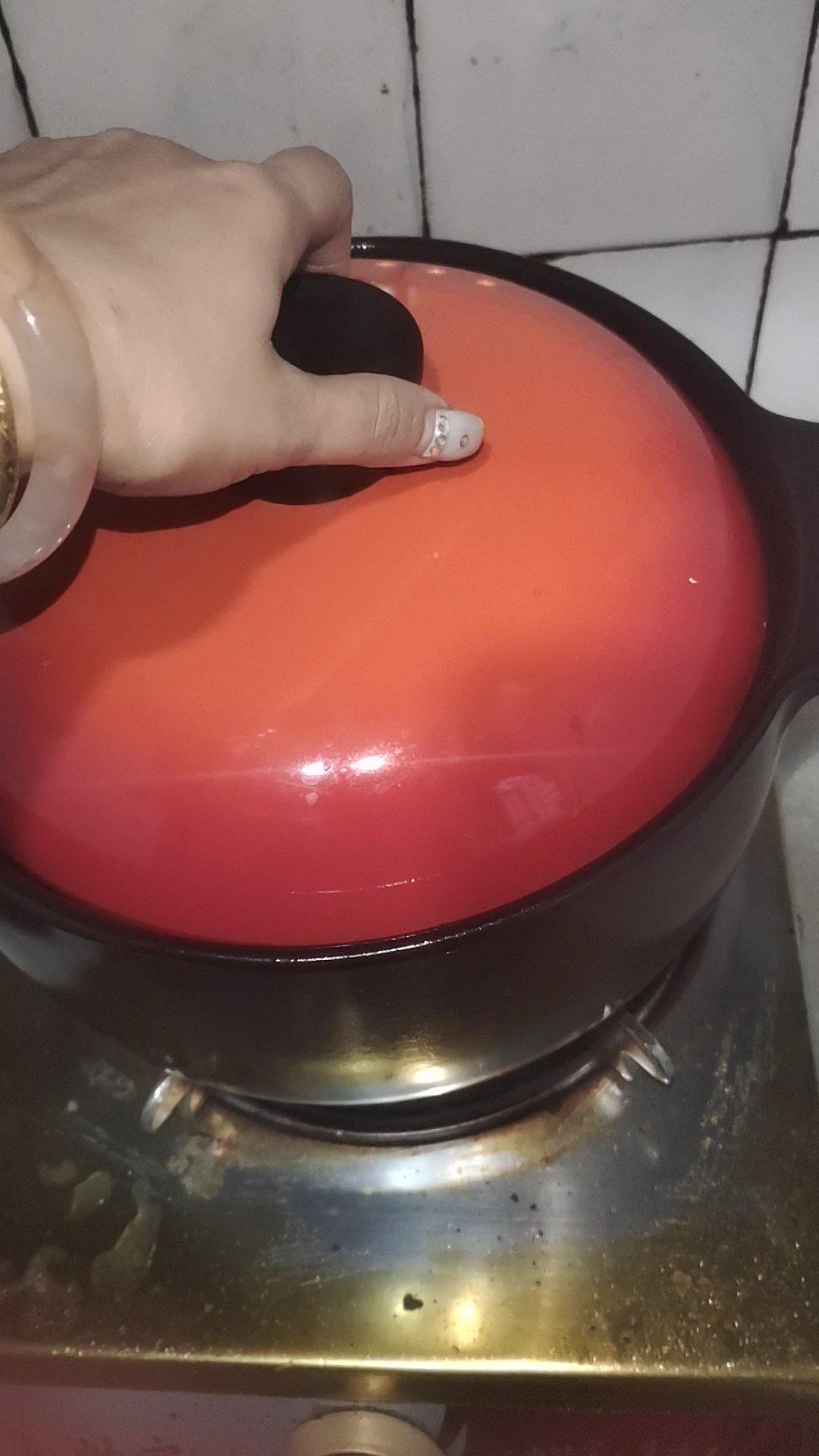 一鸡两吃的广东鸡煲