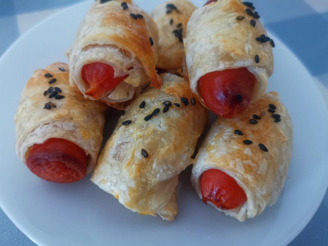 手抓饼皮香肠卷