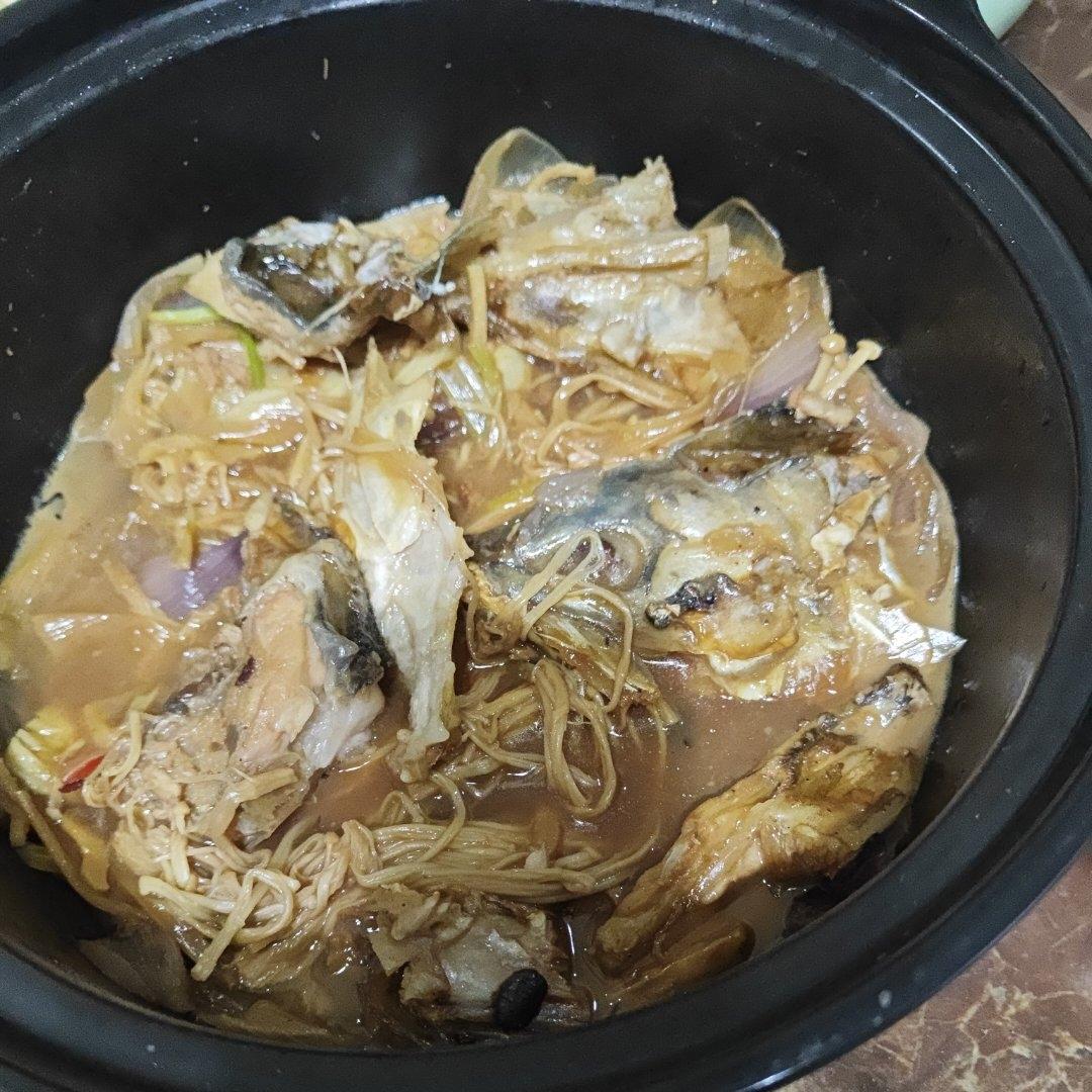 8分钟上桌的美食——砂锅三文鱼头煲