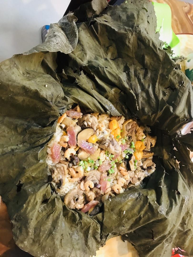 香菇鸡肉荷叶饭