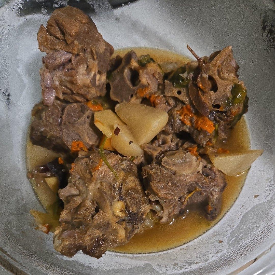 白汤羊蝎子炖萝卜