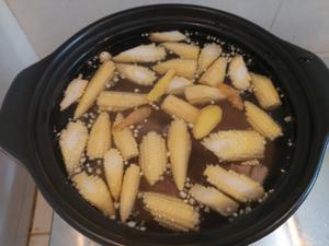 冬瓜玉米莲子排骨汤的做法 步骤2