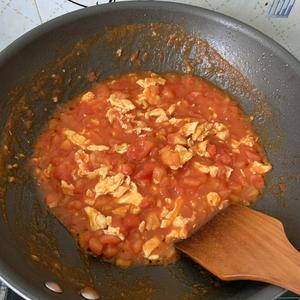 汤都要喝光的西红柿鸡蛋面的做法 步骤6