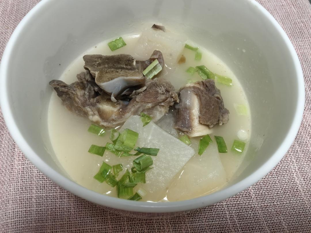 滋补御寒白萝卜羊骨汤
