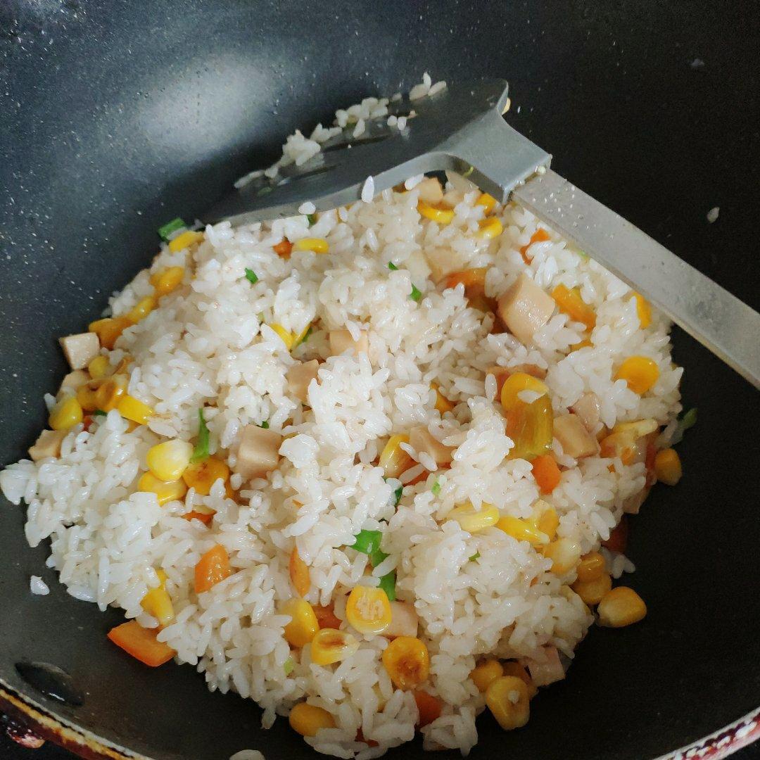方便饭--玉米火腿肠炒饭