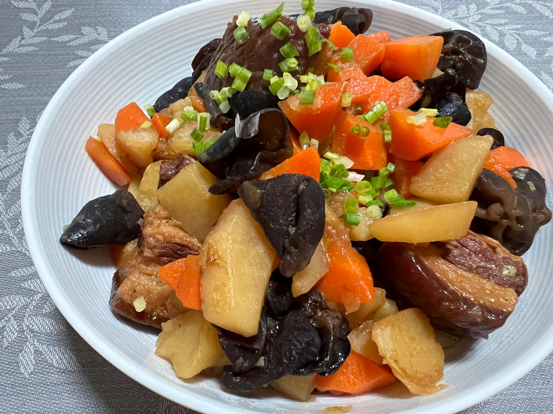 「快手菜」剩下的红烧肉做炖菜