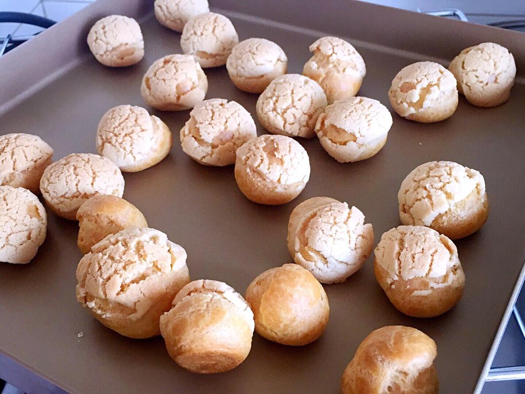 酥皮奶油泡芙--#皮黑森林#