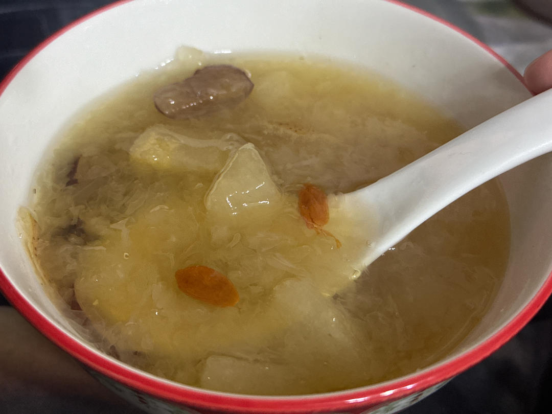 红枣银耳炖梨：润肺止咳，电饭锅版，养生炖汤