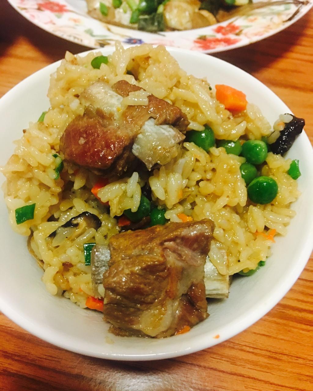 喷香排骨焖饭（爆好吃）