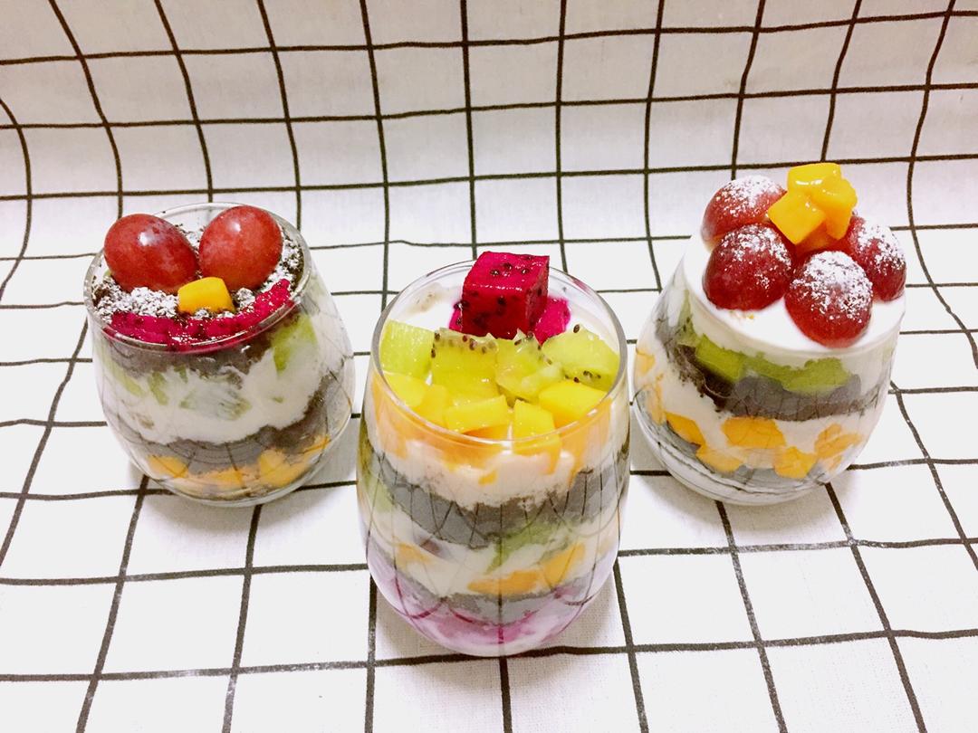 郭晚晚做的奥利奥酸奶水果杯