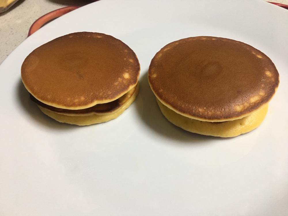 一勺面糊，2分钟，翻面，啪！铜锣烧就做好了！