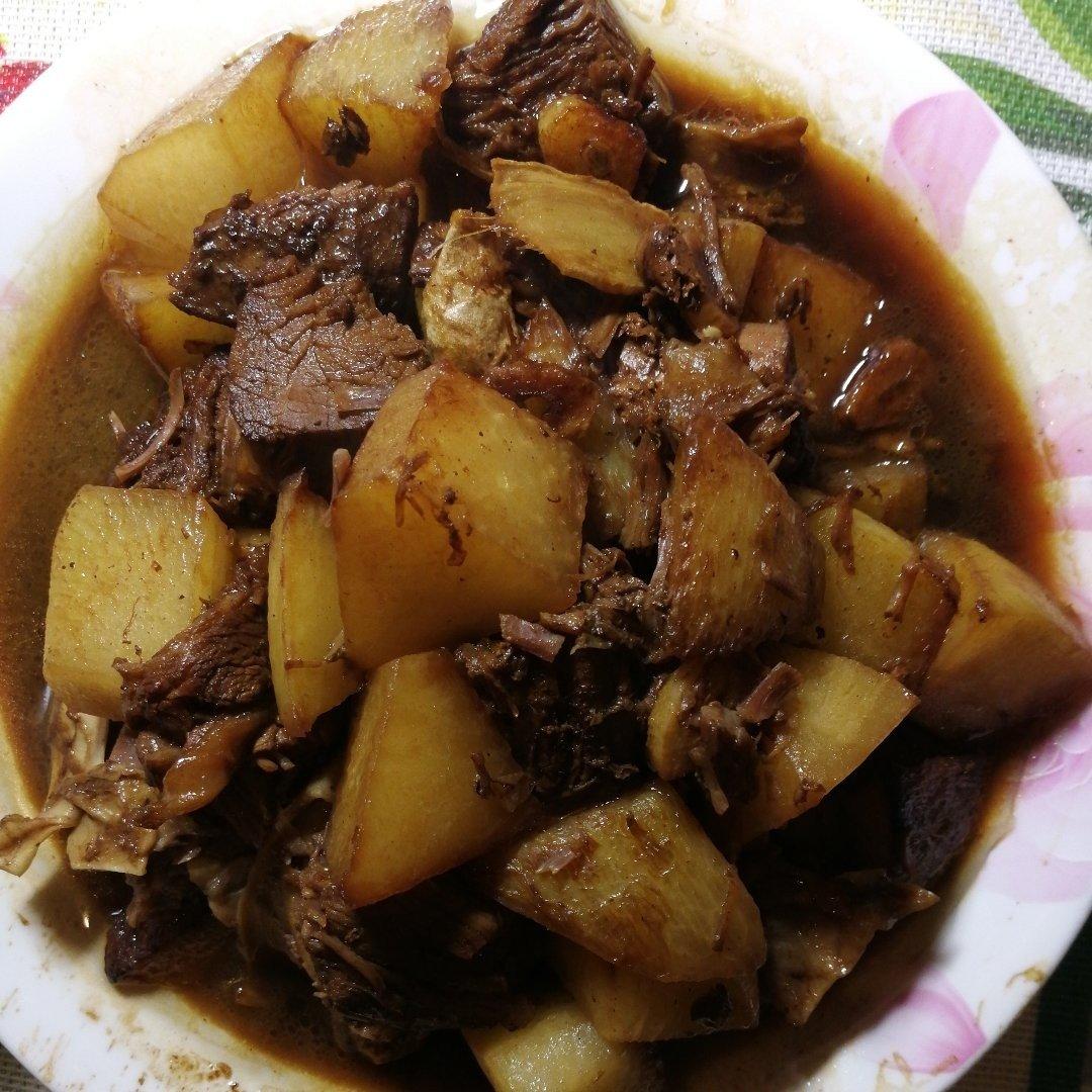红烧萝卜牛腩