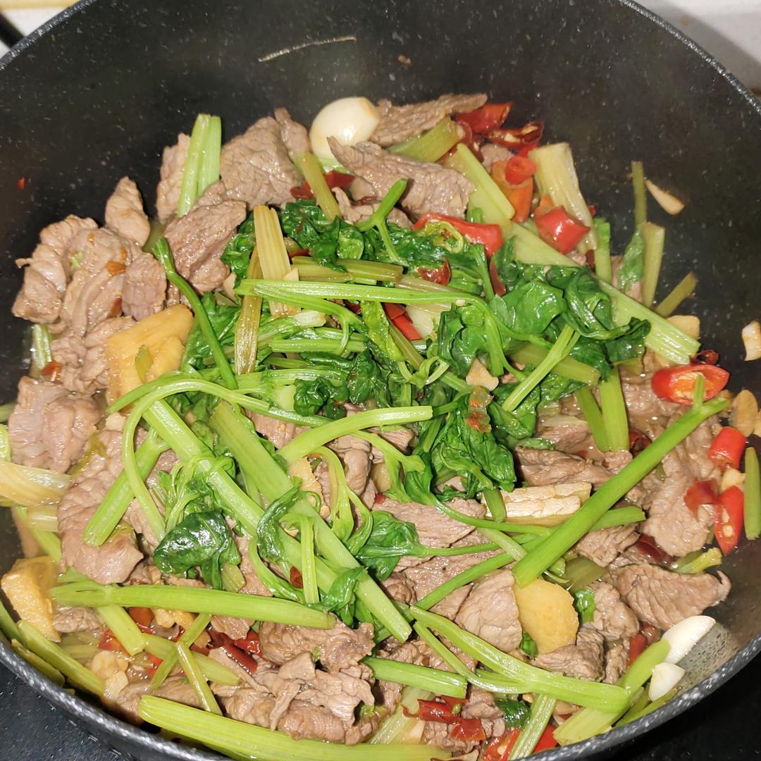 小炒黄牛肉，肉嫩味香！太好吃了简直是米饭杀手！