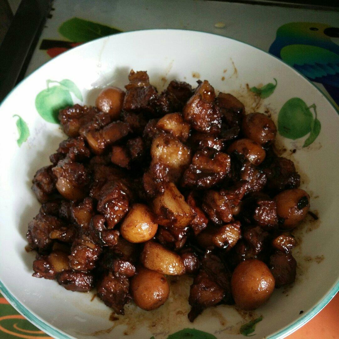 加了鹌鹑蛋后，这盘红烧肉，美味的逆天啦——鹌鹑蛋烧肉（孔瑶食谱）