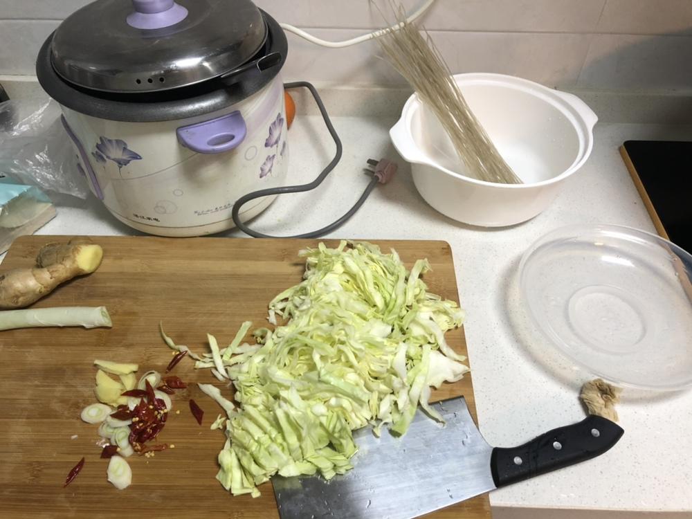 卷心菜炒粉丝 Glass noodles with Cabbage
