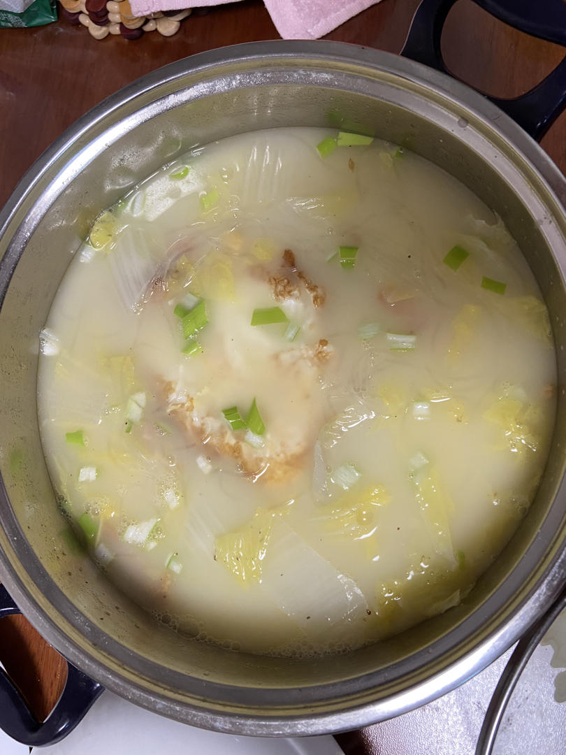 快手汤｜大白菜鸡蛋粉丝汤